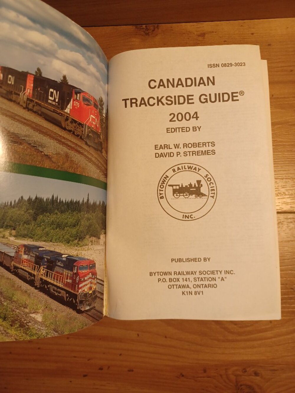 Canadian Trackside Guide 2004 Book - Picture 6 of 9